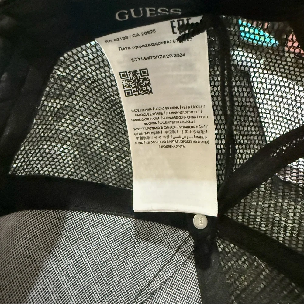 Guess trucker baseball cap. NWT Black with white lettering on front - Picture 9 of 15